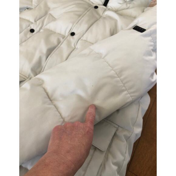 DKNY White Puffer Down coat with detachable fur on hood size medium - Picture 12 of 12